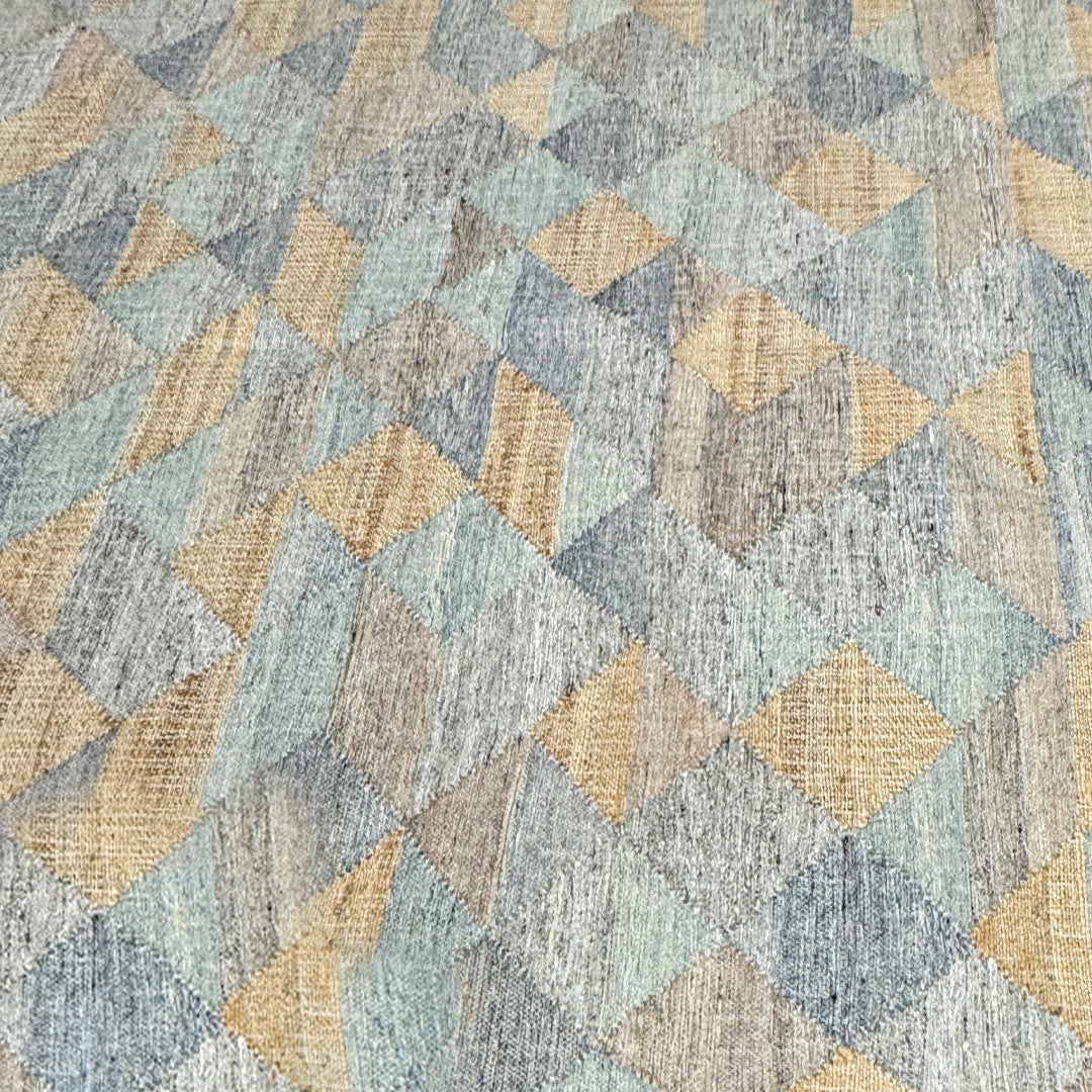 Earthy Elegance Handknotted Jute Rug