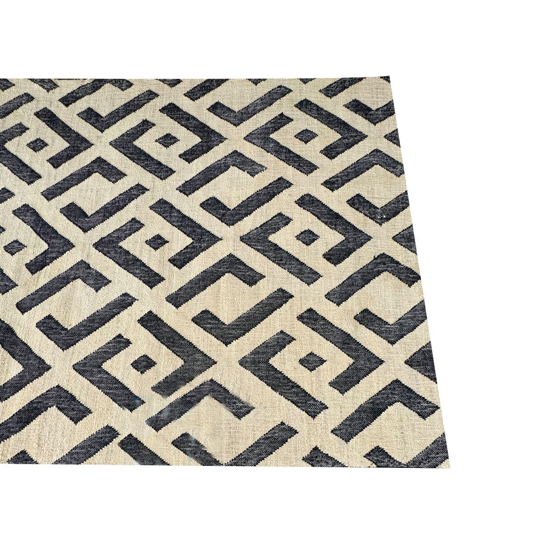 Earthy Elegance Handknotted Jute Rug
