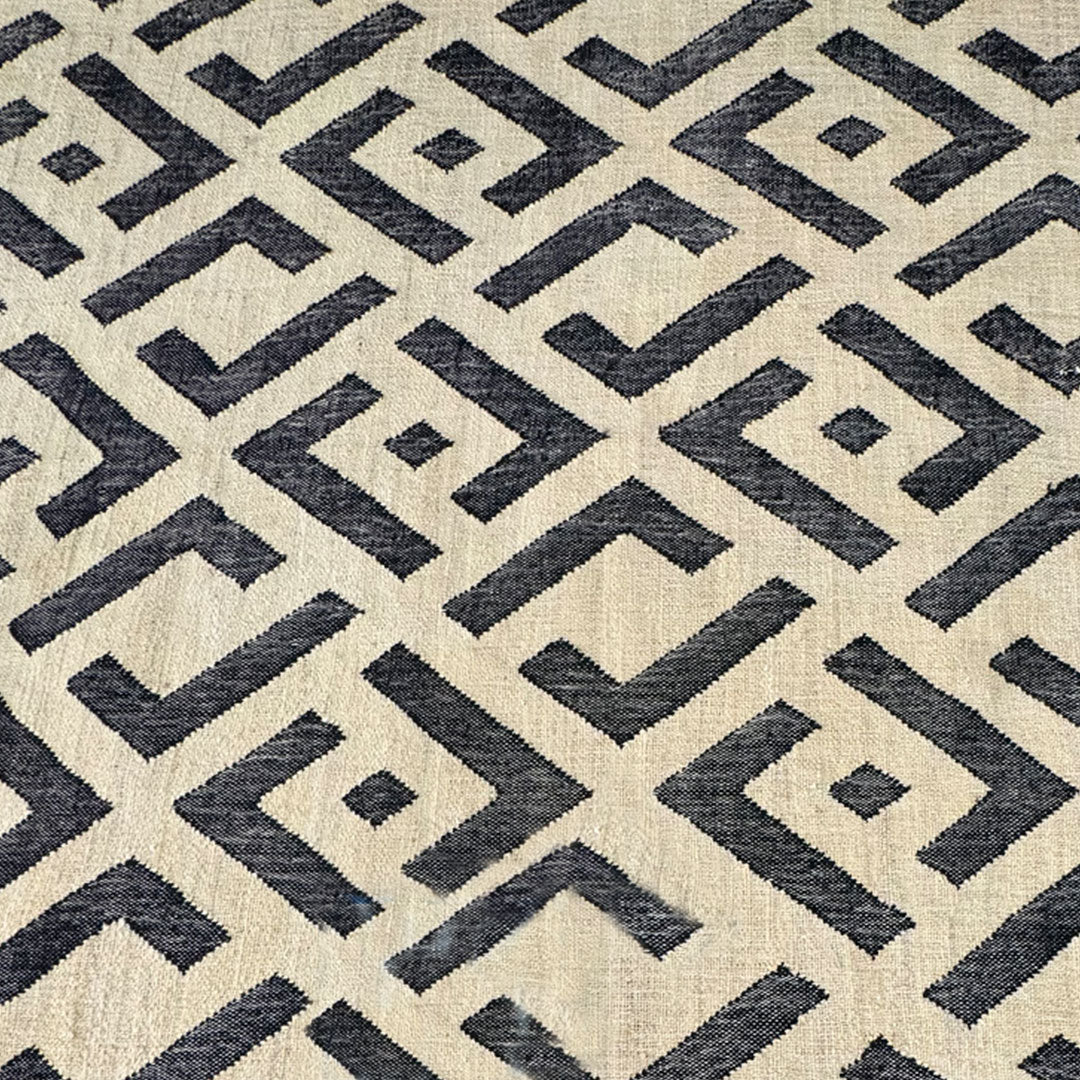 Earthy Elegance Handknotted Jute Rug