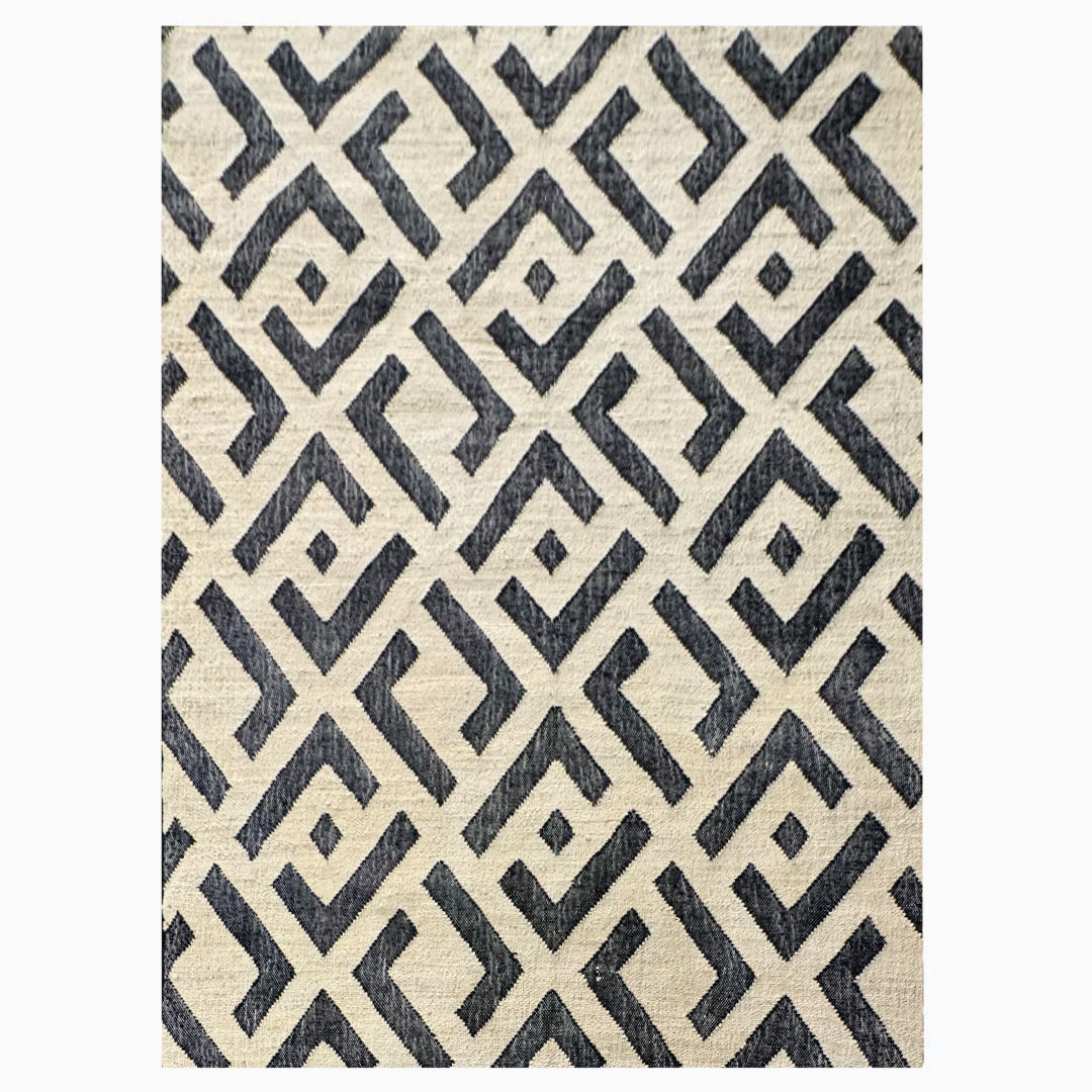 Earthy Elegance Handknotted Jute Rug